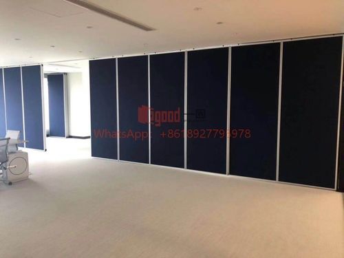 آخرین راه حل های شرکت در مورد برای یک دیوار متحرک که از بالای آن آویزان است، امنیت اولویت اول است