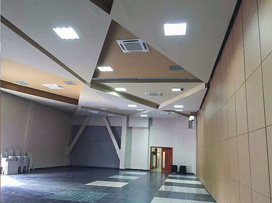 قیمت خوب Portable Soundproof Movable Partition Wall with Dupont POM Rollers and Top and Bottom Jack Lifting آنلاین