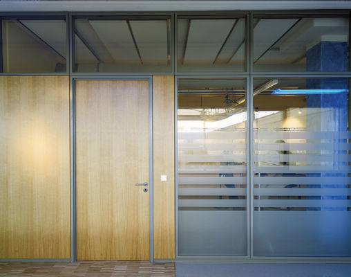 قیمت خوب Folding Interior Office Glass Partition Wall with Sound Insulation 30-42dB 108mm/90mm Thickness and Up to 3000mm Height آنلاین