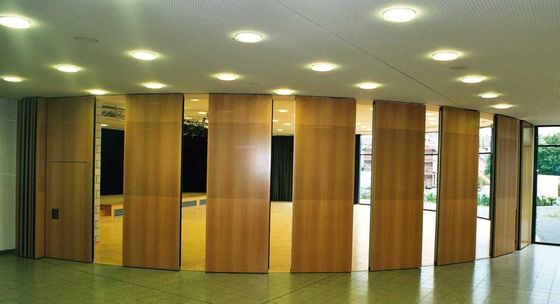 AE حرفه ای کاربری دستگیره پارتیشن های متحرک سیستم های دیواری مبلمان اداری پارتیشن های کشویی کشویی