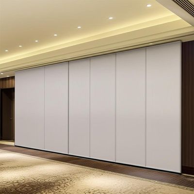قیمت خوب Banquet Hall Acoustic Partition Wall with Magnetic Seal Concealed Panel Edge Profiles and Powered Operation Option آنلاین