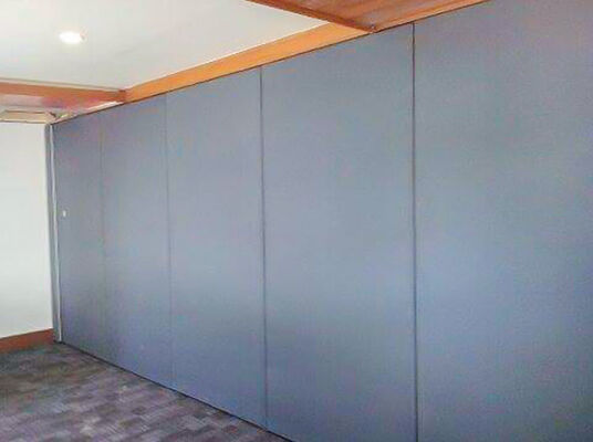 قیمت خوب Acoustic Movable Partition Wall with STC Rating 42-56dB and 105CM Thickness for Conference Rooms آنلاین